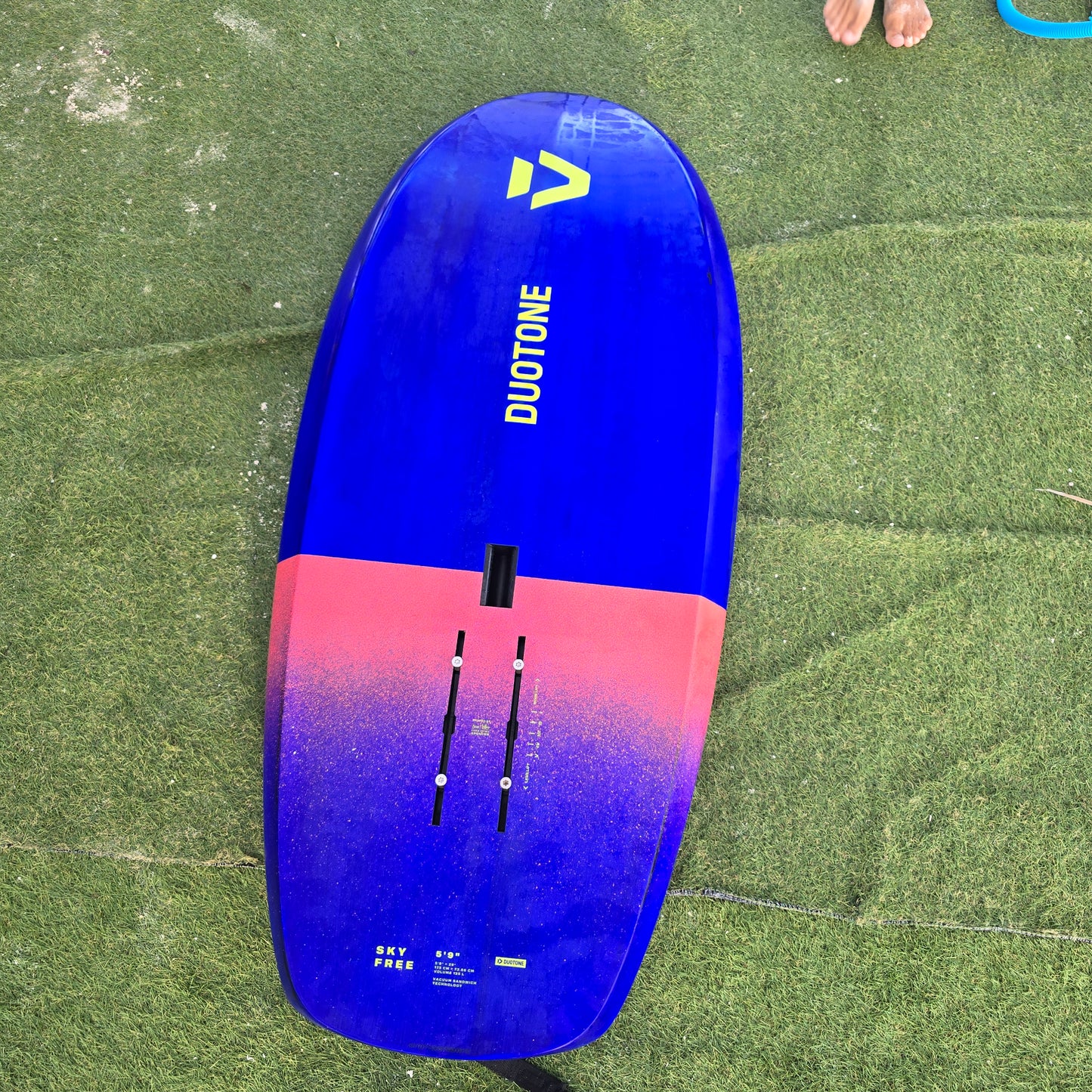 Foilboard 5'9"/125lt Sky Free 2025